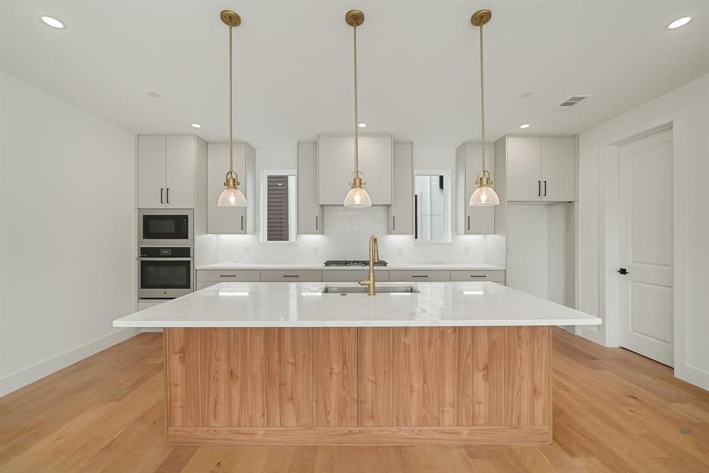 4715 Manett Street. Dallas, TX 75204