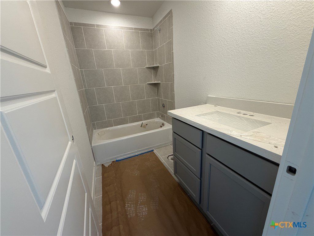 412 Honeydew Way. Seguin, TX 78155