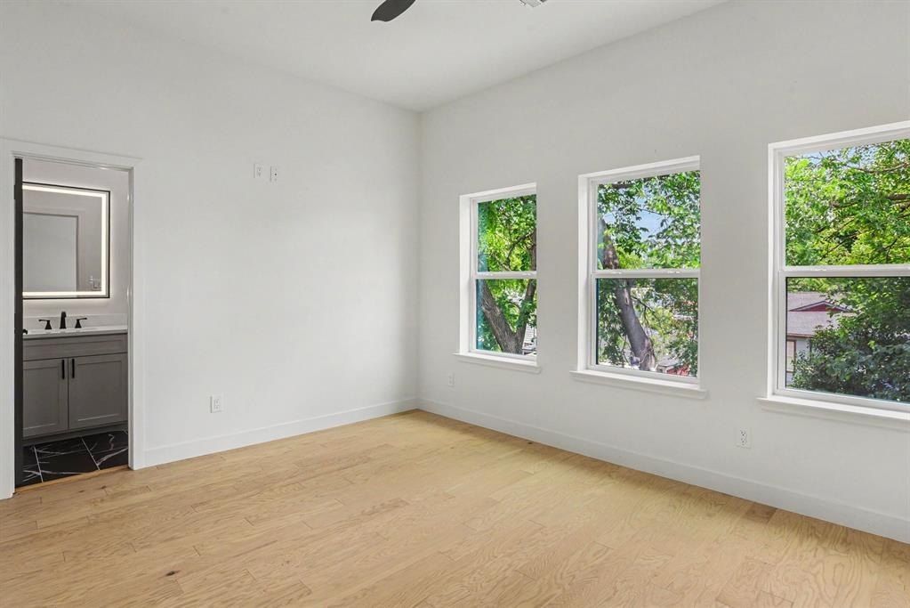 2220 Bombay Avenue. Dallas, TX 75235