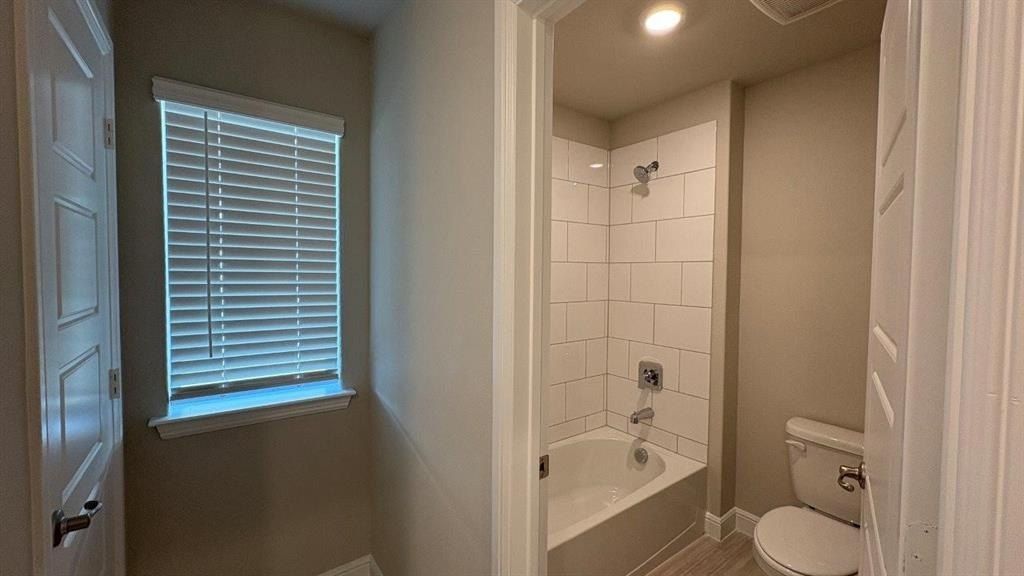 219 Sandstone Circle. Granbury, TX 76048