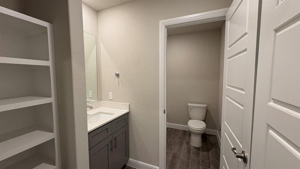 225 Sandstone Circle. Granbury, TX 76048
