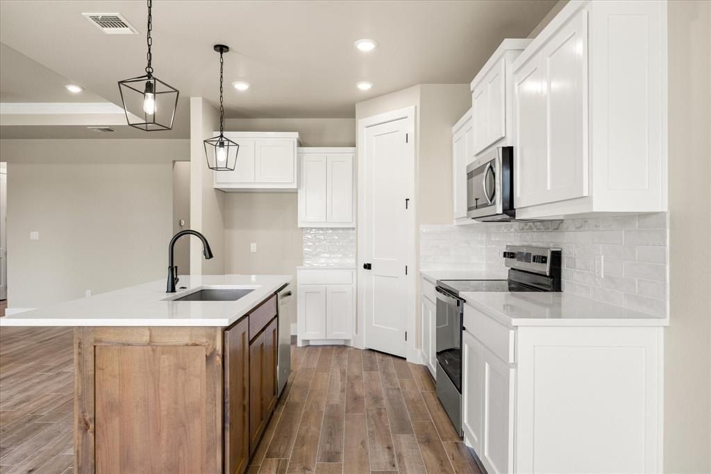 2209 Snake River Drive. Granbury, TX 76048