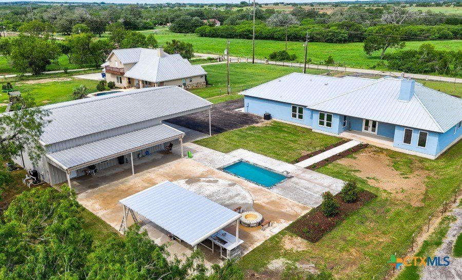 731 County Road 356. Adkins, TX 78101
