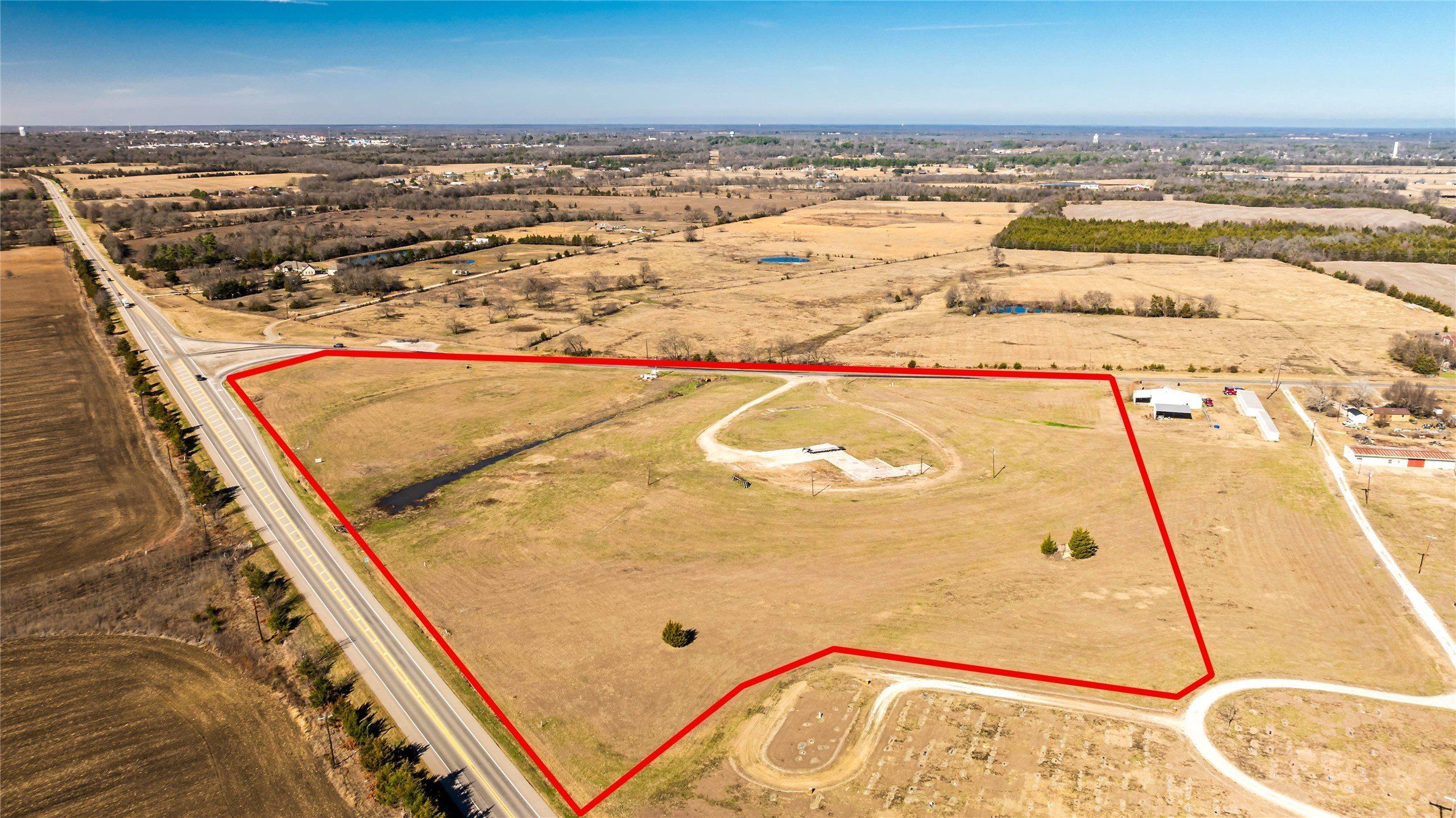 271 S N Side Highway. Paris, TX 75462