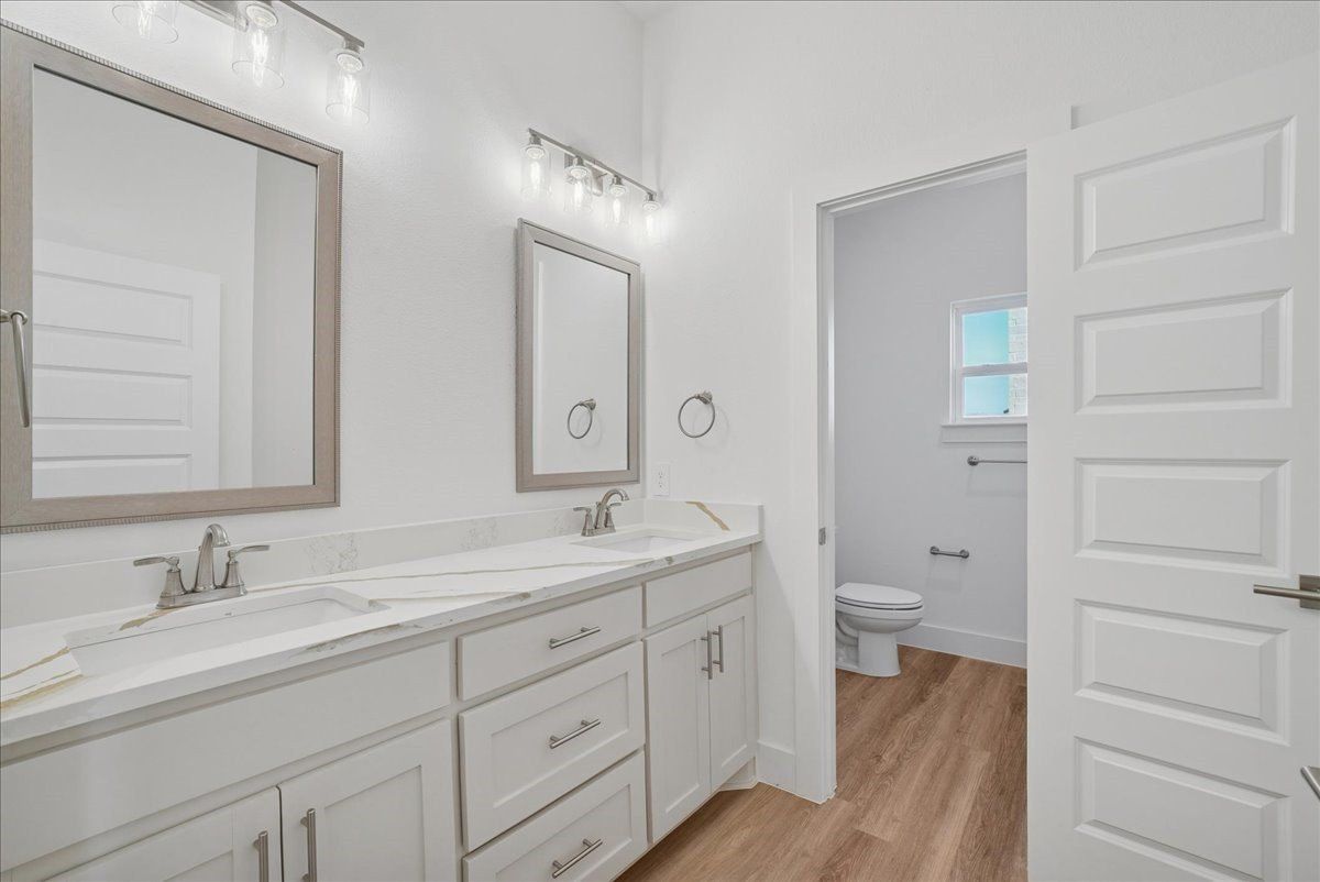 328 Slimp Bluff. Azle, TX 76020