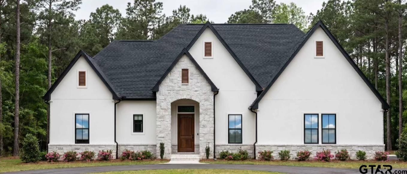 17135 Woodcrest Circle. Lindale, TX 75771