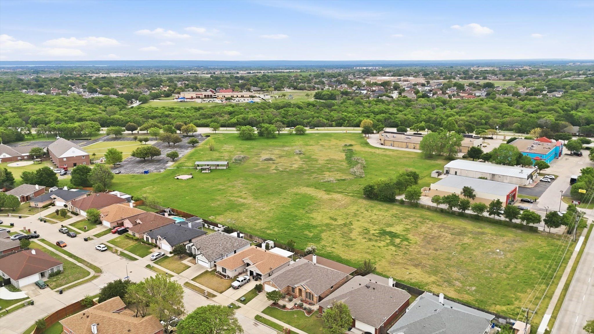 2045 Green Oaks Boulevard Se. Arlington, TX 76017