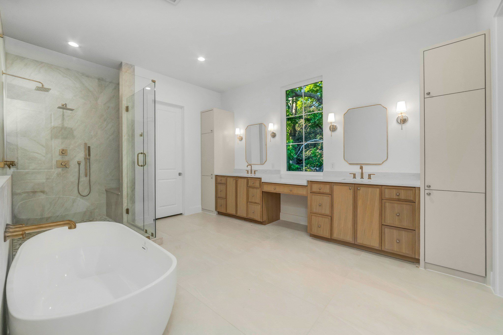 9034 Forest Hills Boulevard. Dallas, TX 75218