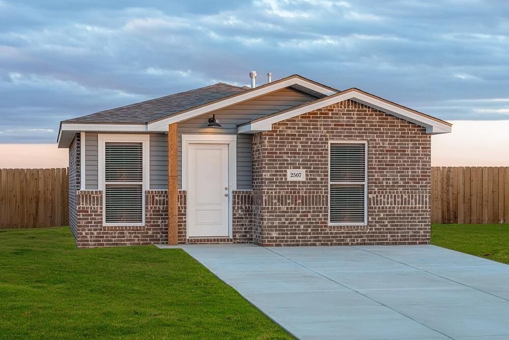 2015 Tractor Avenue. Wolfforth, TX 79382