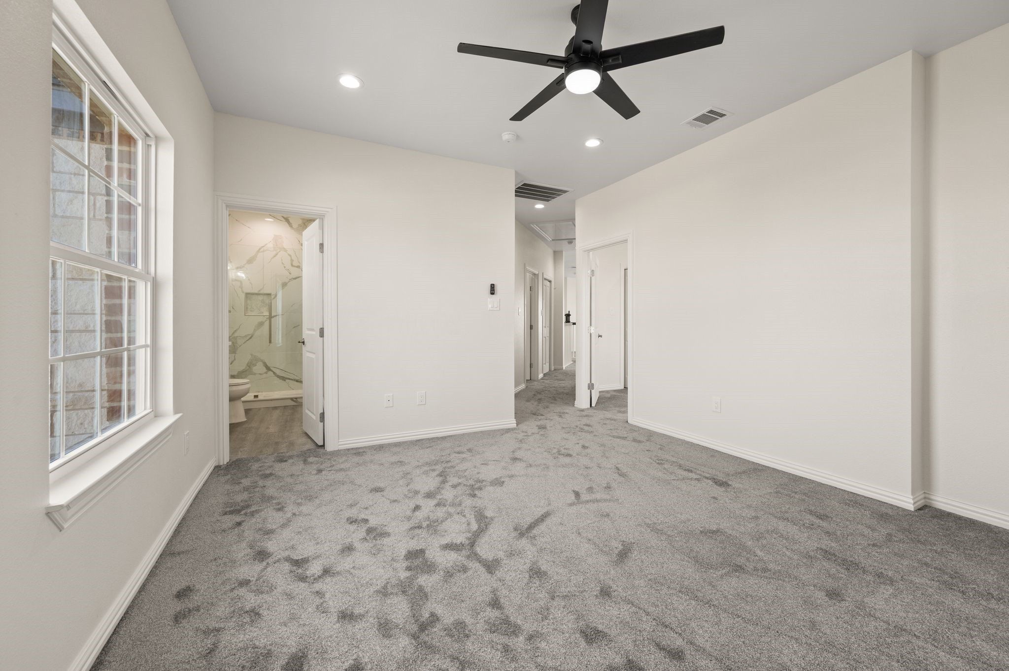 828 Mallard Pointe Drive. Cedar Hill, TX 75104