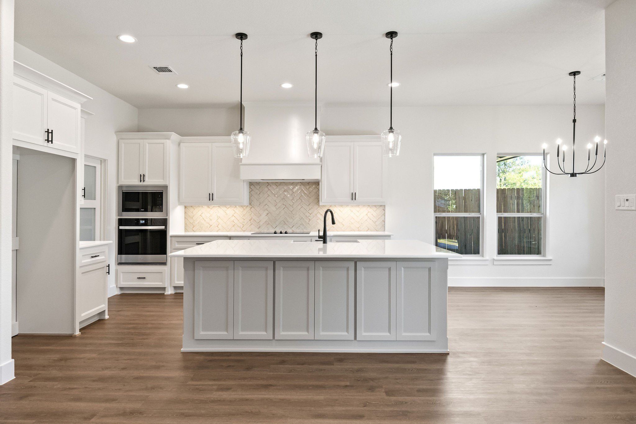 902 Boston Lane. River Oaks, TX 76114