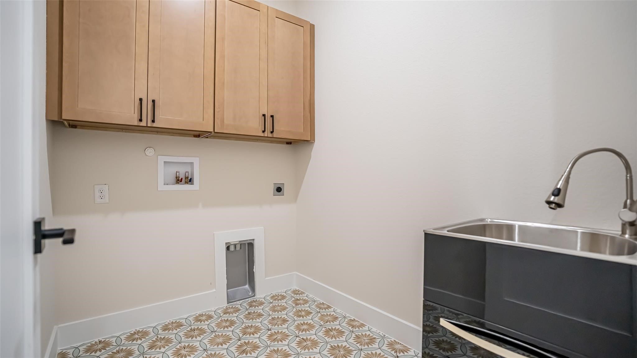 5634 5702 5624 Barkridge  Van Horn Drive. Granbury, TX 76048