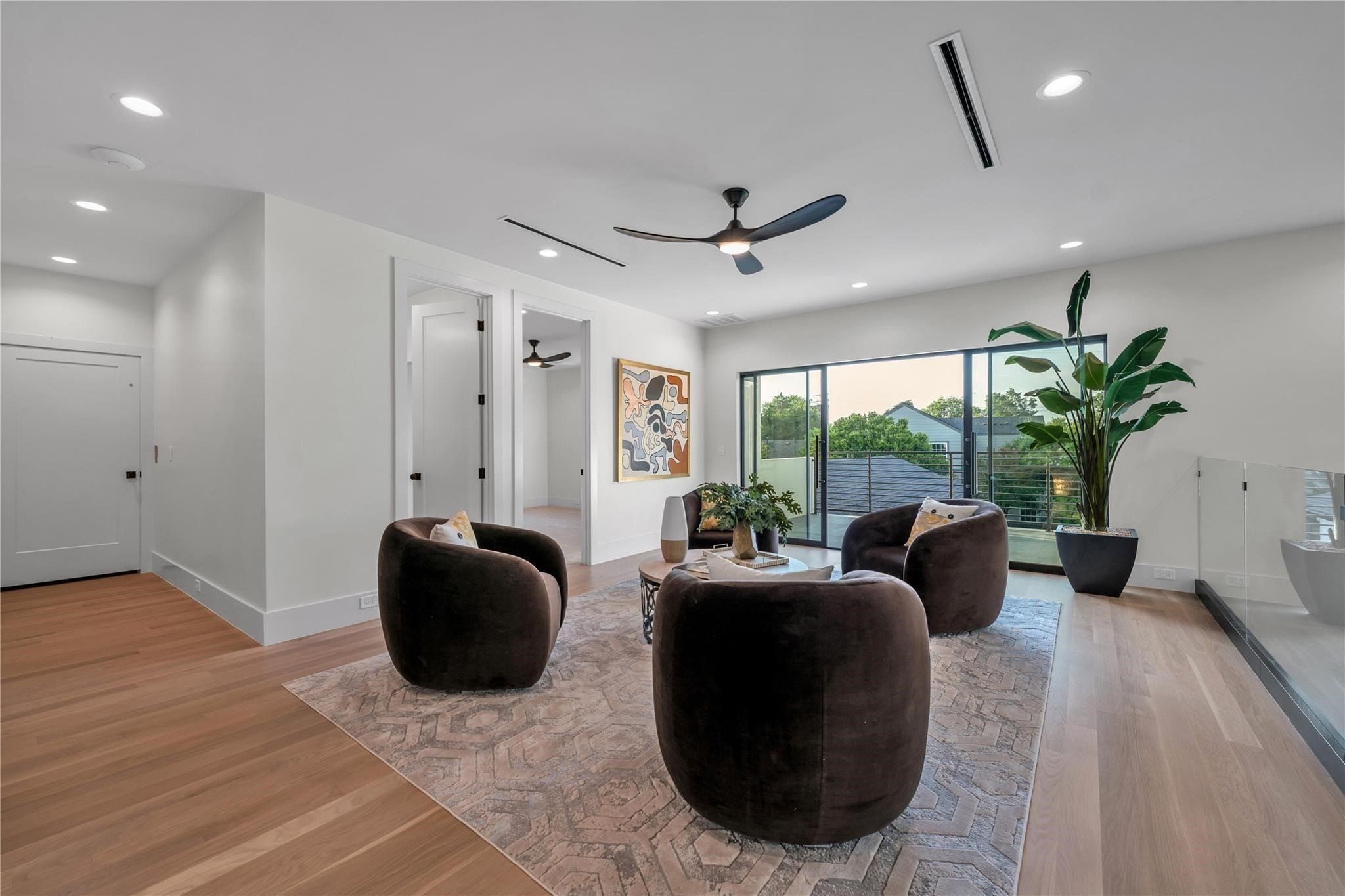 419 W Colorado Boulevard. Dallas, TX 75208