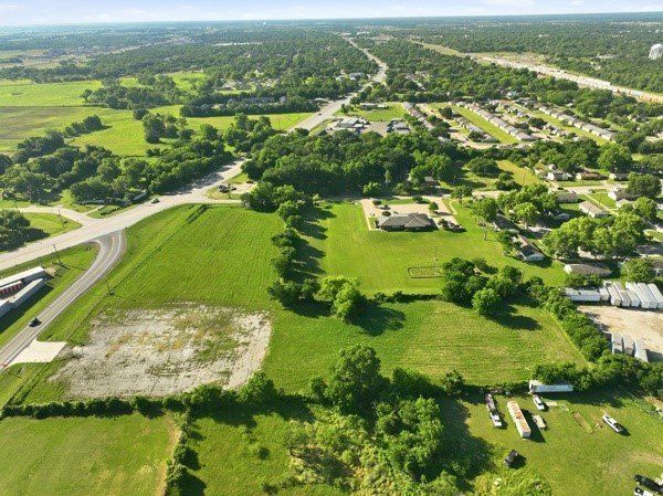 Spur. Ennis, TX 75119