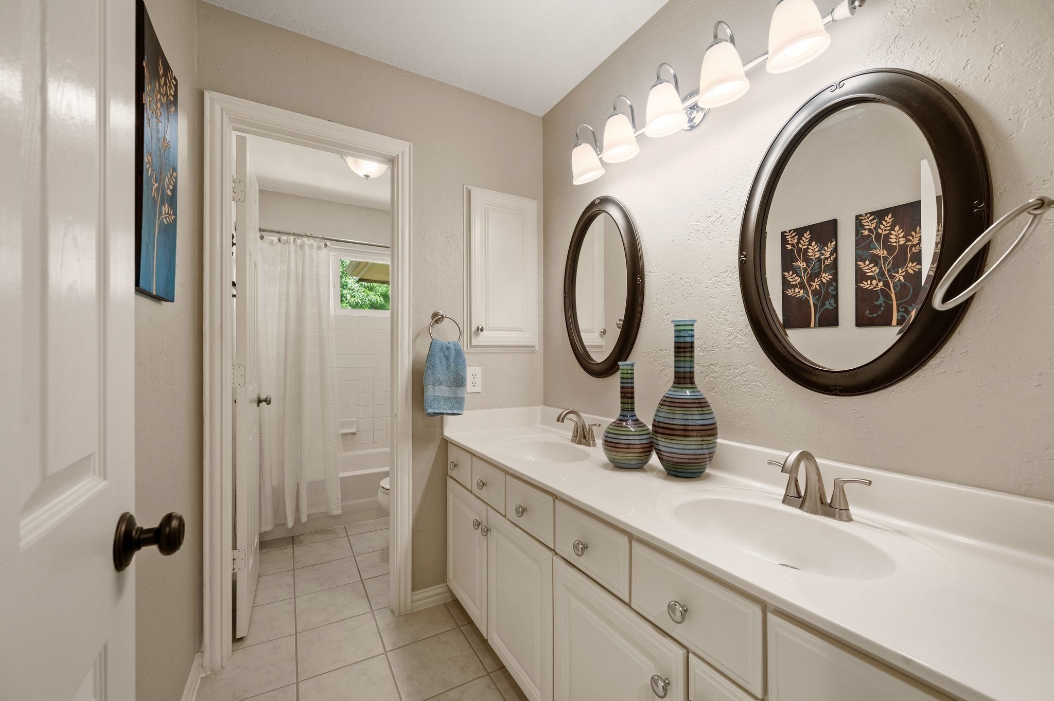 2532 Springhill Drive. Grapevine, TX 76051