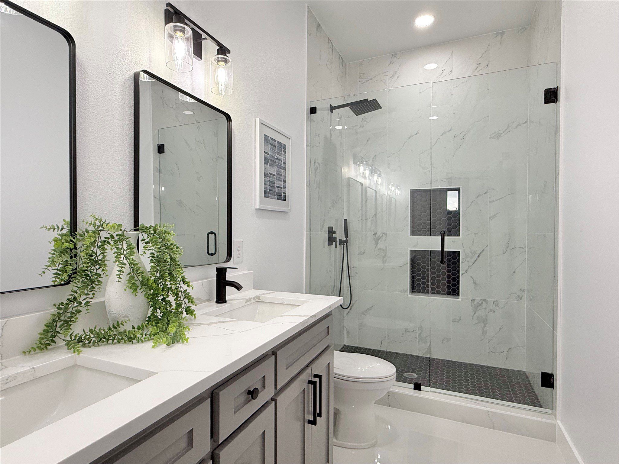 208 Silverleaf Drive. Fort Worth, TX 76112