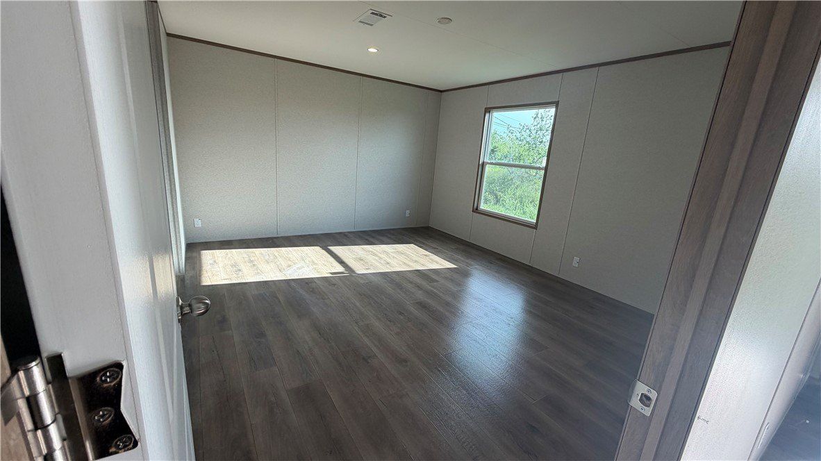 114 Mark Allen. Mathis, TX 78368