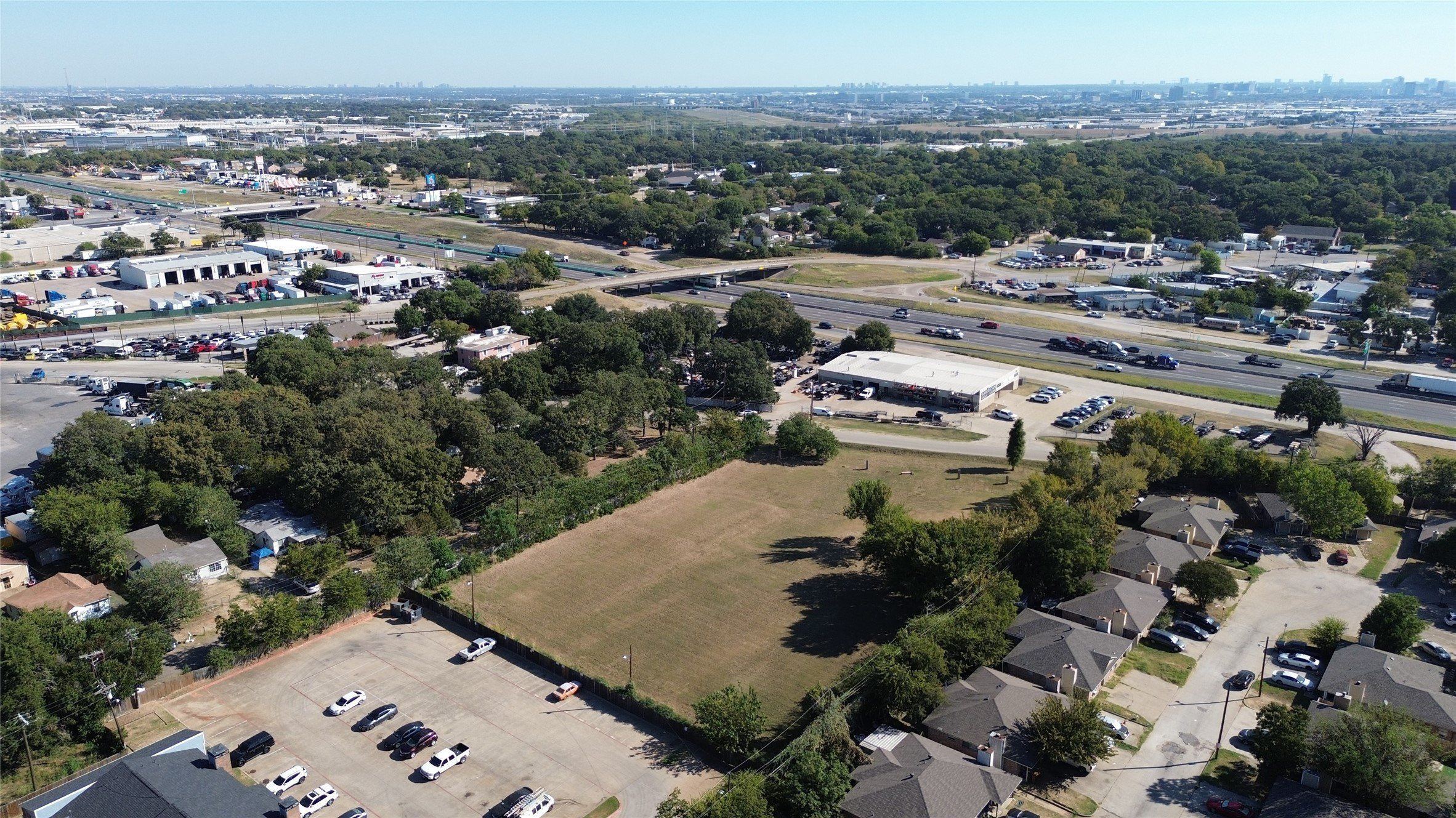 801 Singleton. Irving, TX 75060