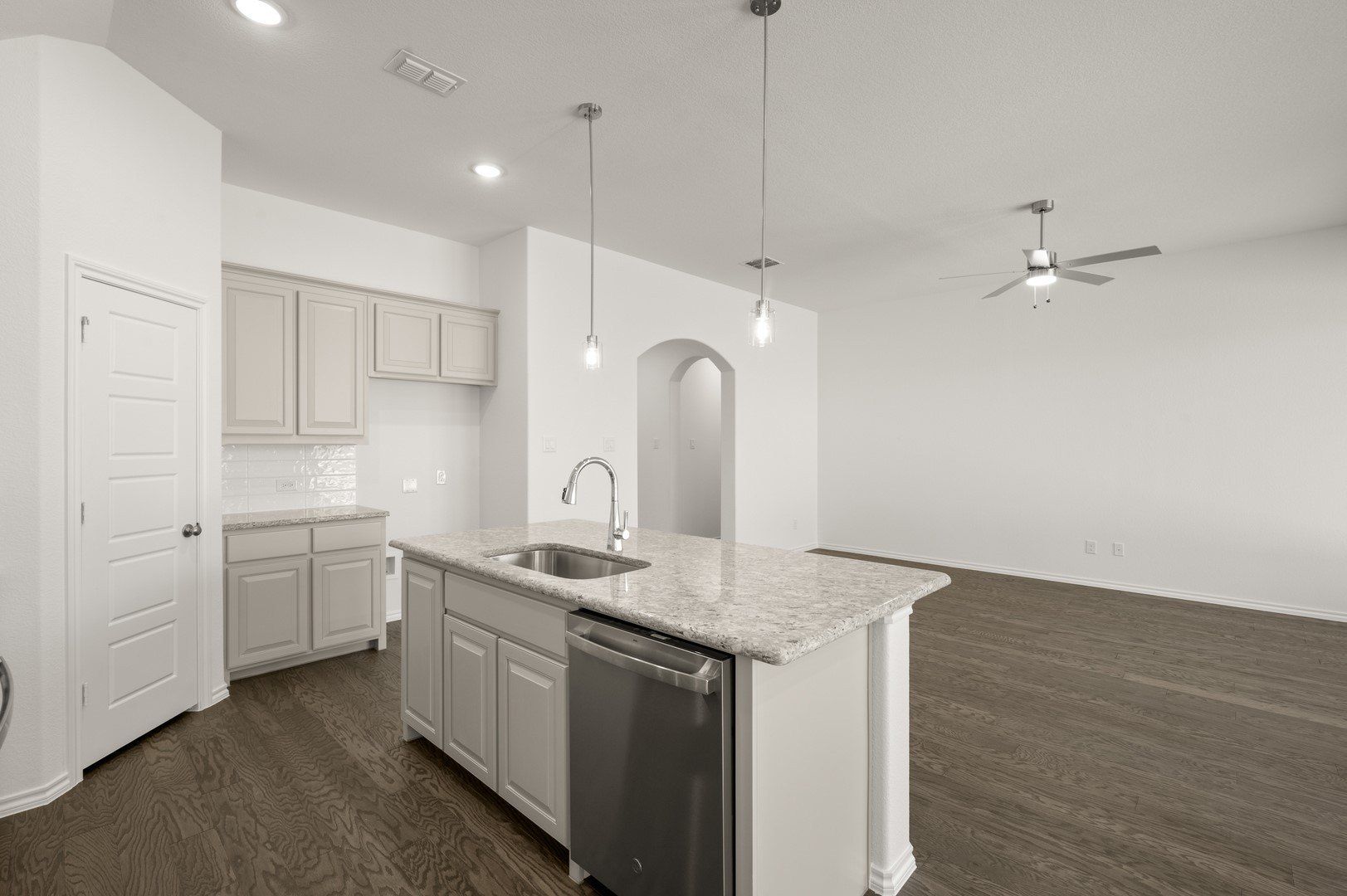 1128 Avery Road. Granbury, TX 76049