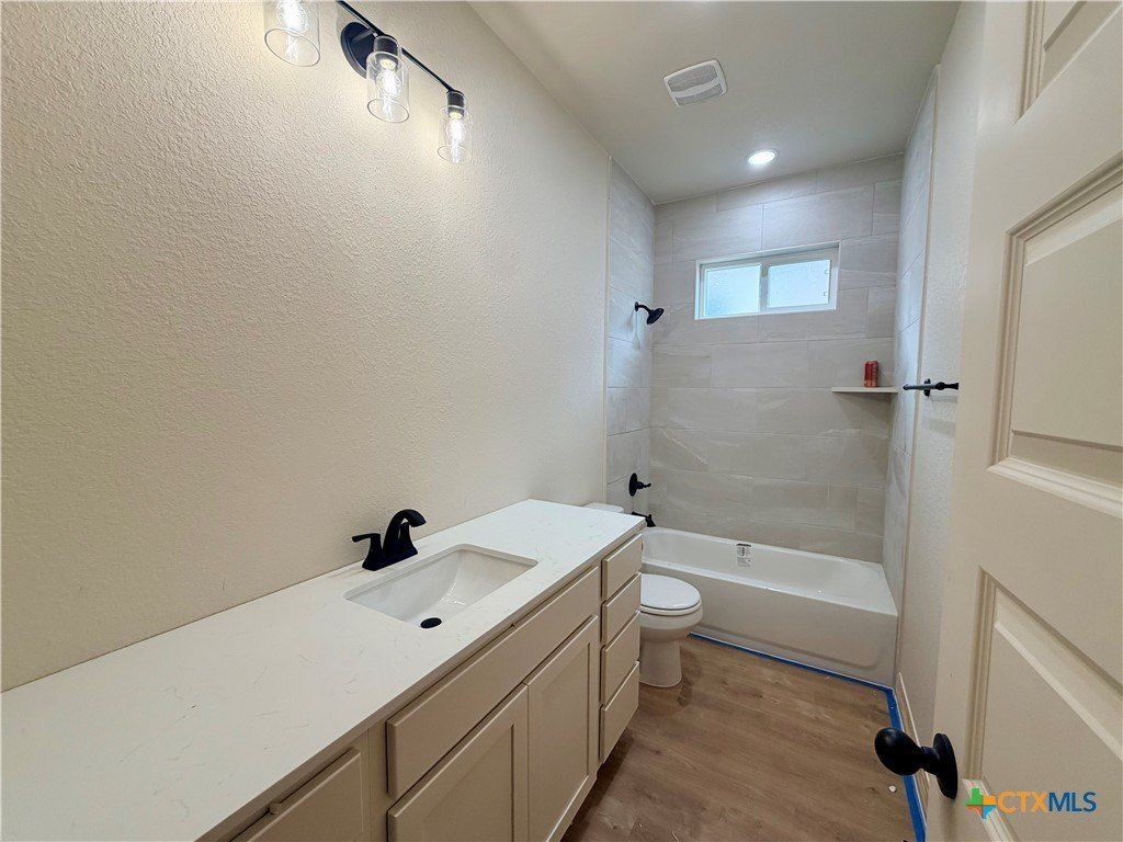 1305 Lone Pine Way. Killeen, TX 76543