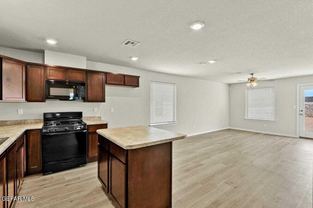 14240 Star Cactus Avenue. Horizon City, TX 79928