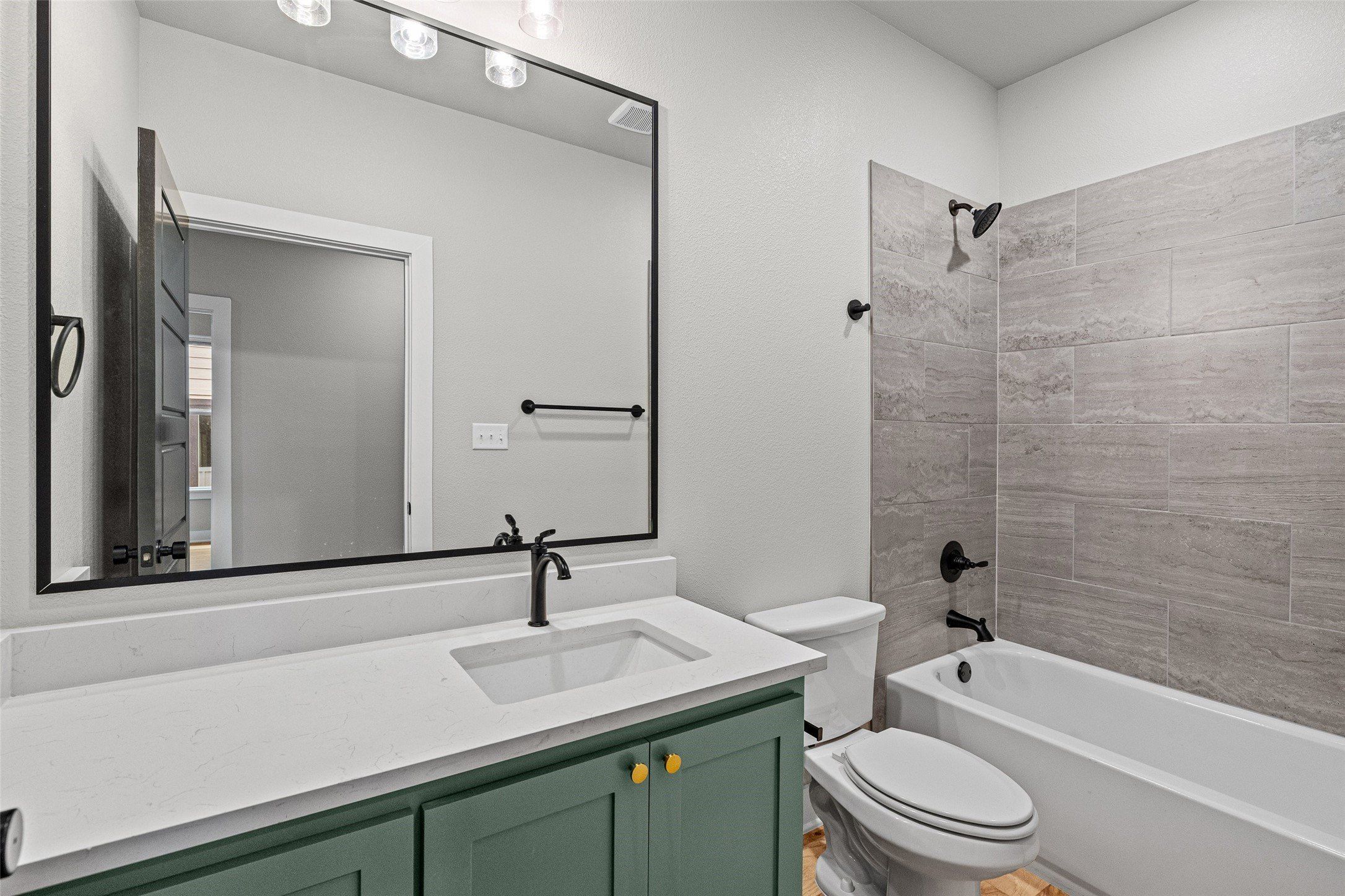 1010 Mustang Trail. Granbury, TX 76049