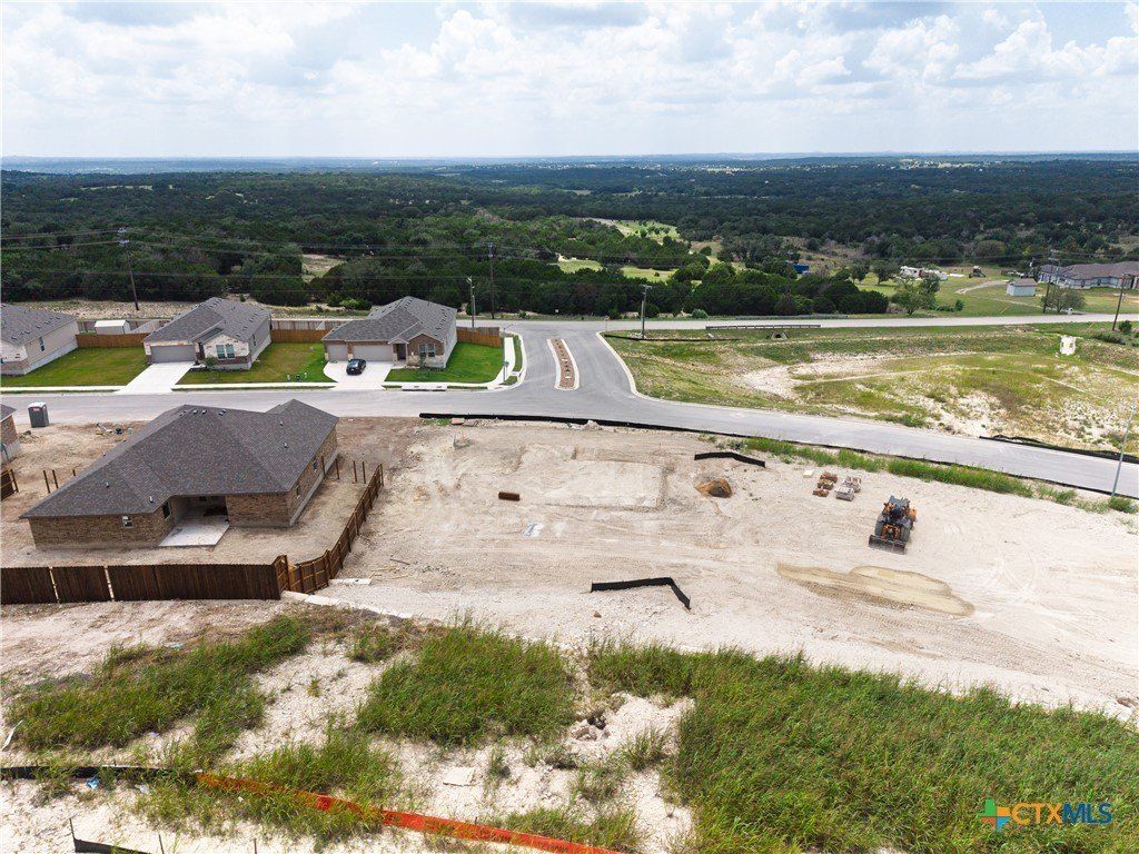 702 Bobby Lou Lane. Copperas Cove, TX 76522