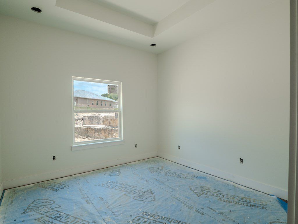 305 Vantage Circle. Kerrville, TX 78028