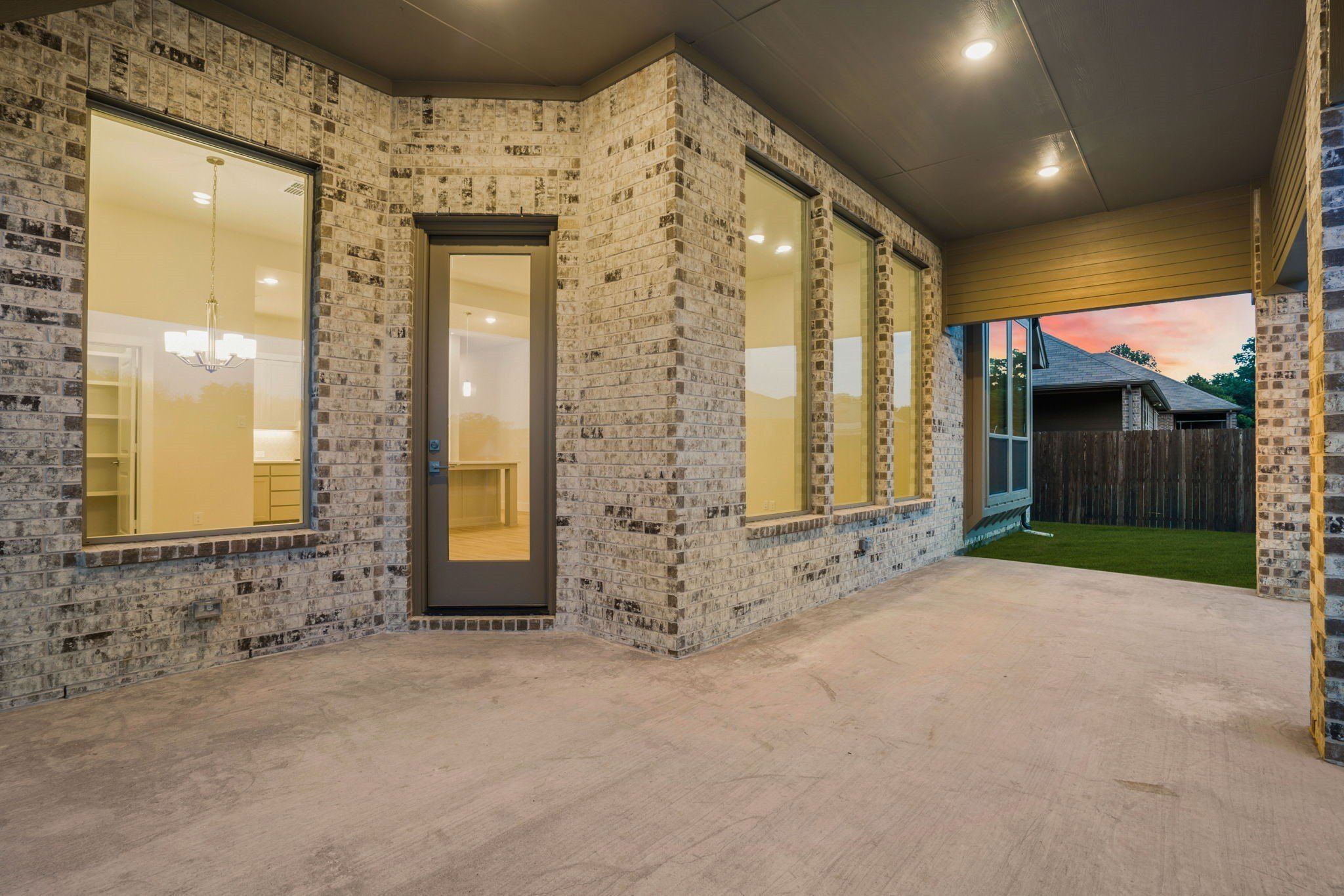 139 Lakeview Circle. Pilot Point, TX 76258