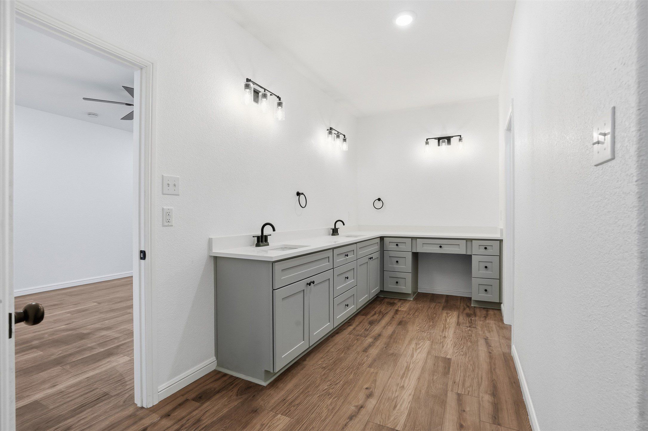 1508 Anaconda Trail. Granbury, TX 76048