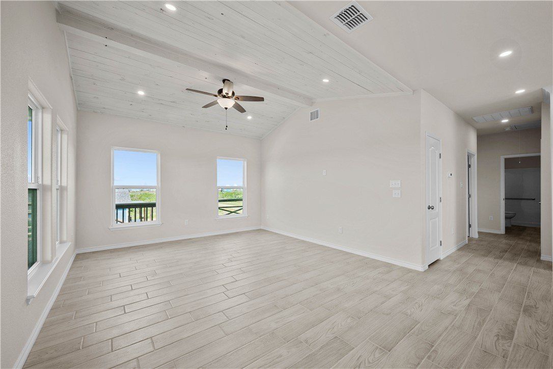 233 W Club Oak. Rockport, TX 78382