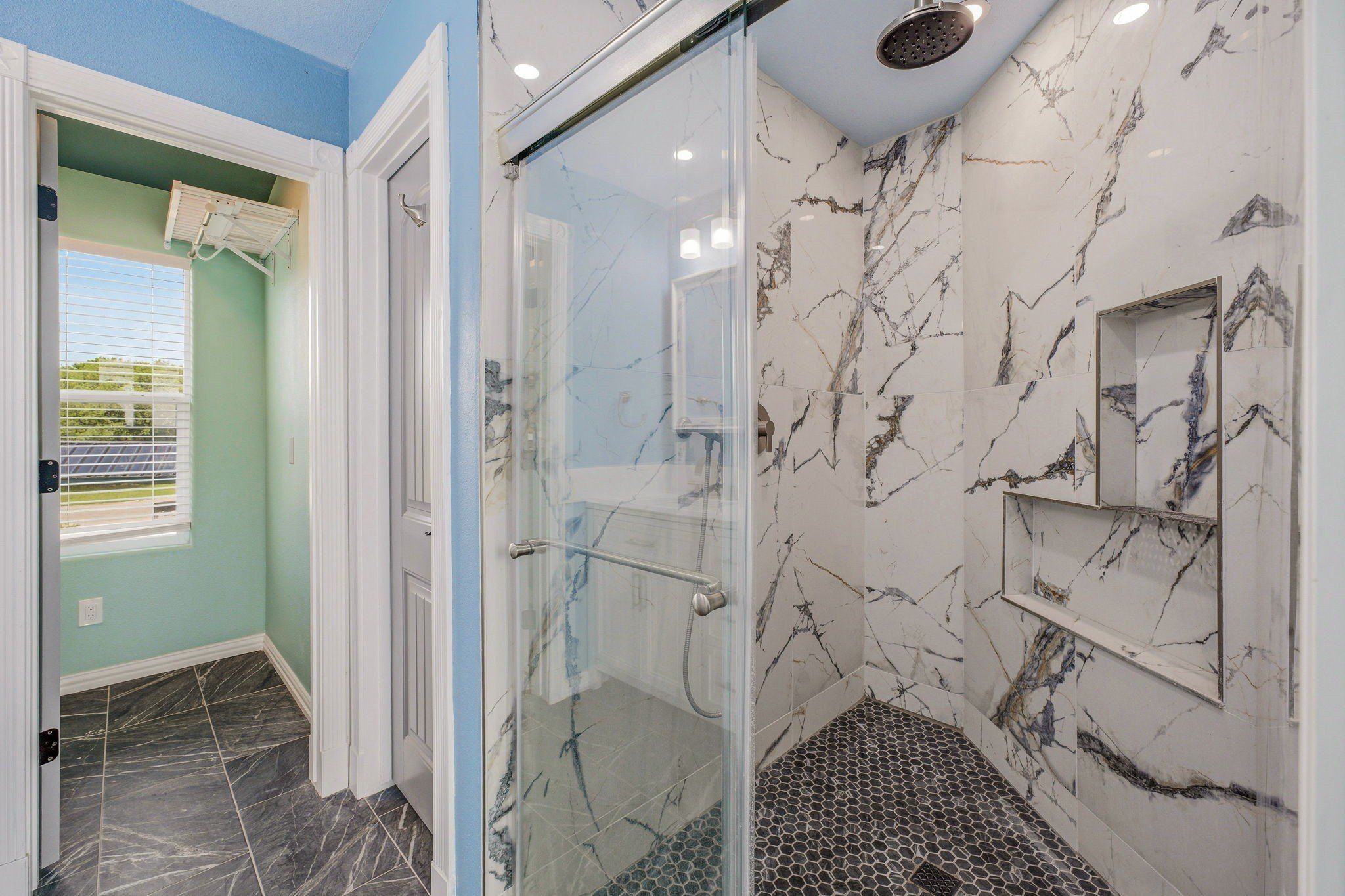 4945 Peachtree Circle. Granbury, TX 76048