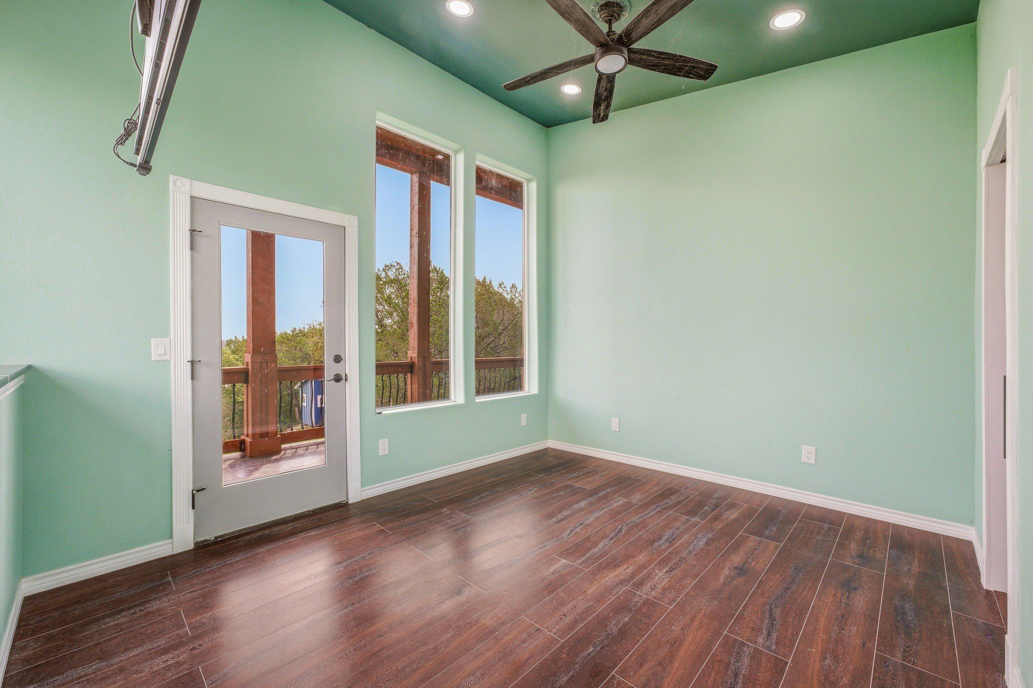 4945 Peachtree Circle. Granbury, TX 76048