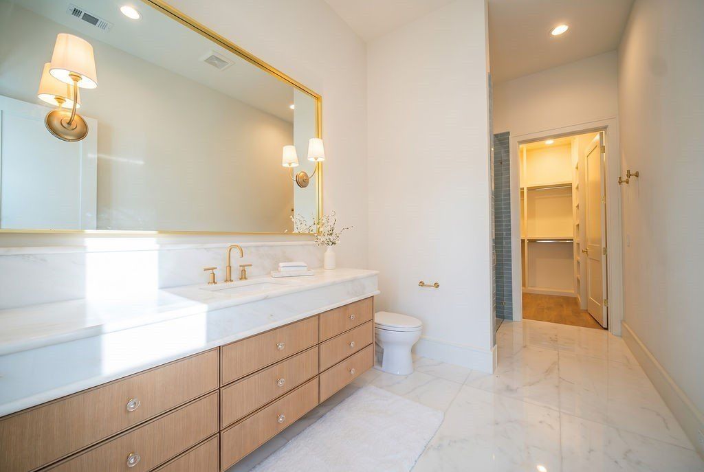 5533 Forsan Way. Dallas, TX 75230