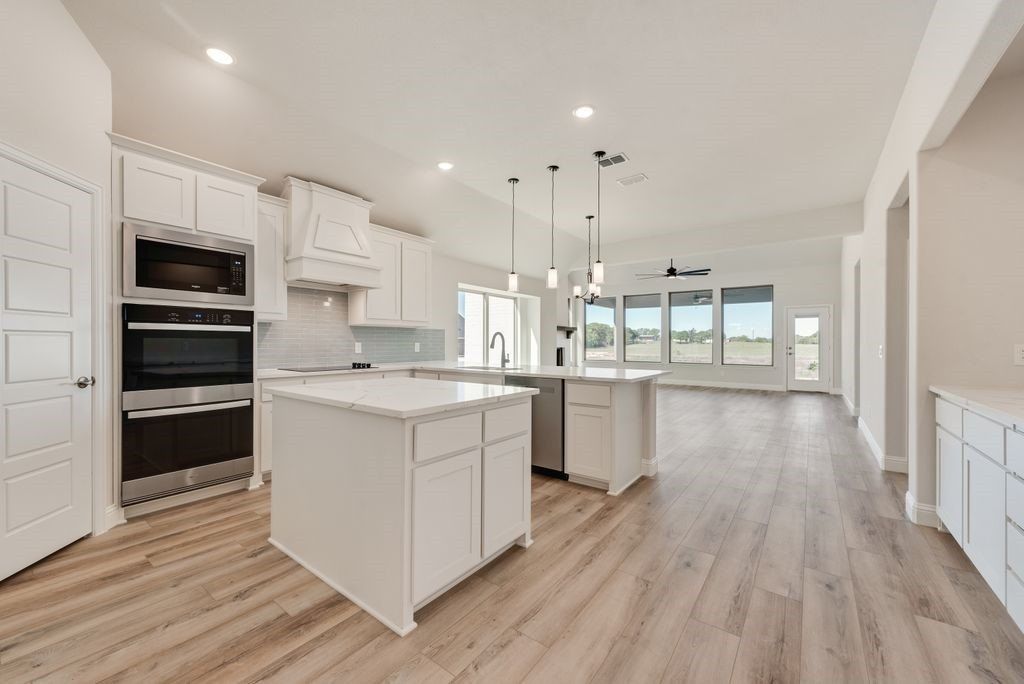328 Skeen Peak Drive. Springtown, TX 76082
