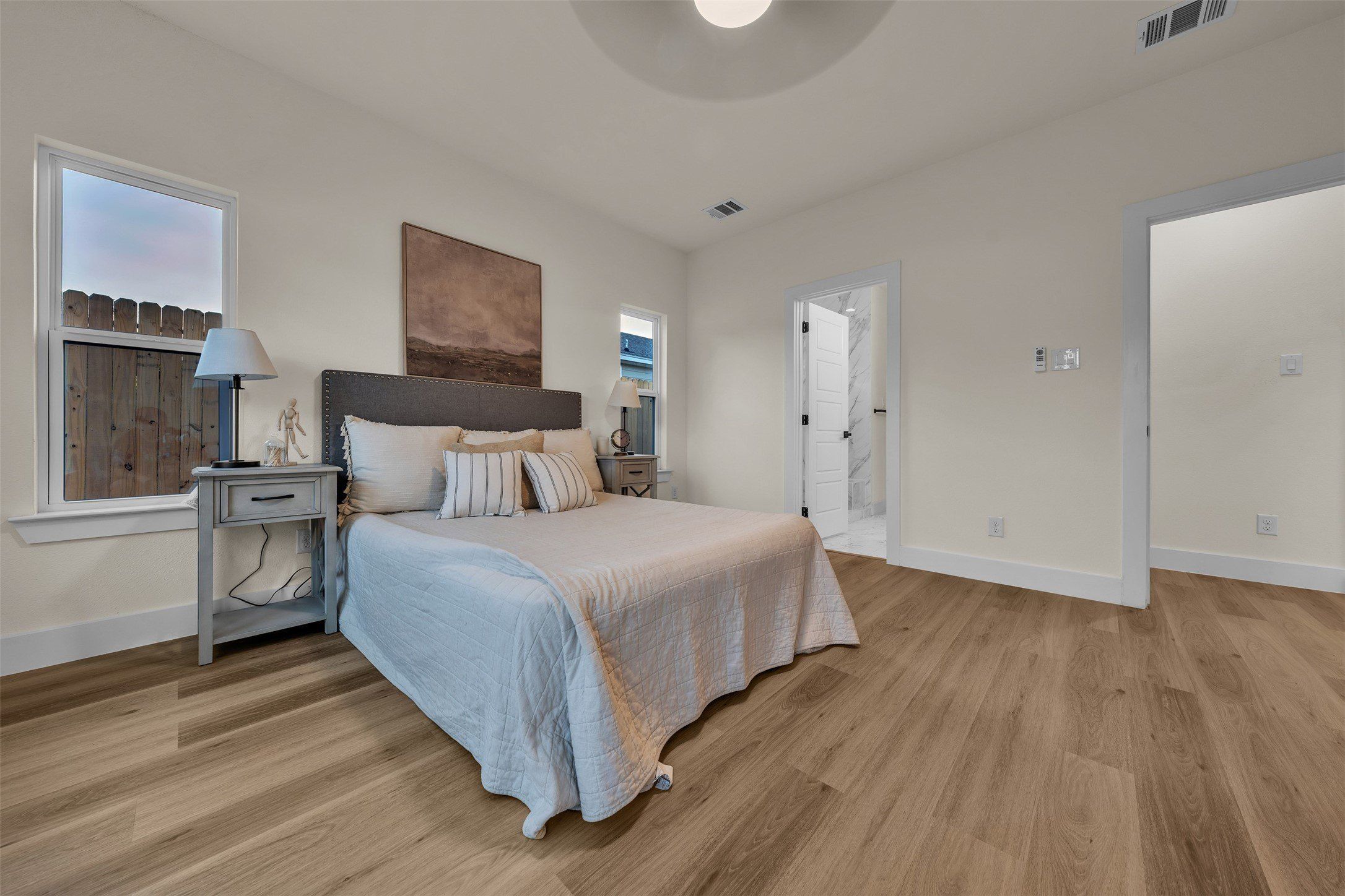 1442 E Allen Avenue. Fort Worth, TX 76104