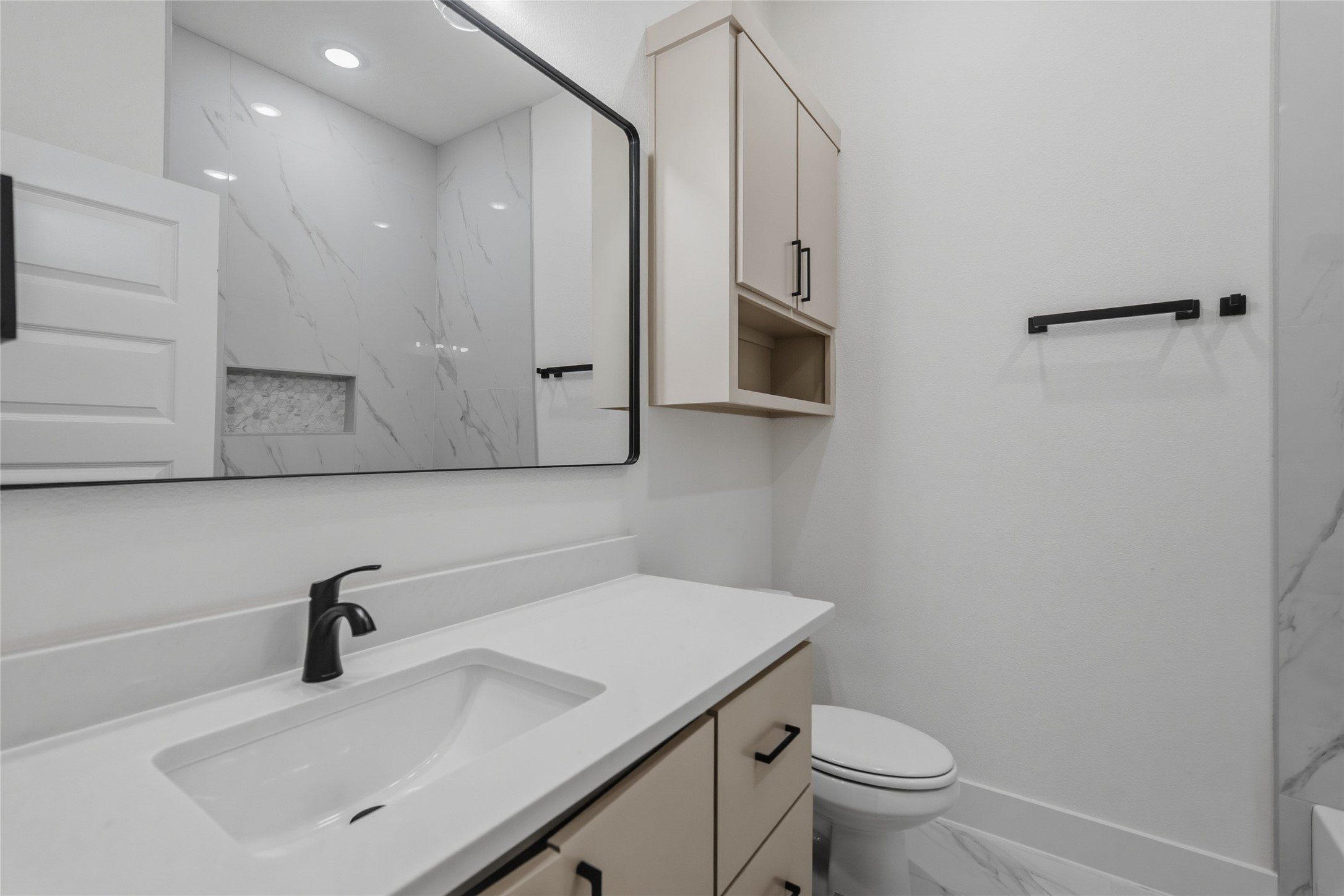 307 E Locust Street. Leonard, TX 75452