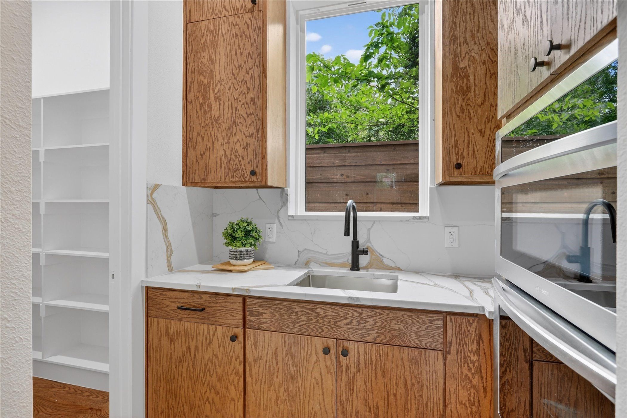 1727 Ramsey. Dallas, TX 75216