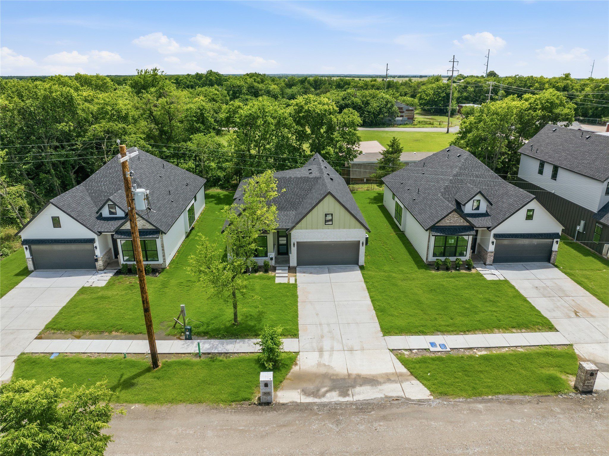 305 E Locust Street. Leonard, TX 75452