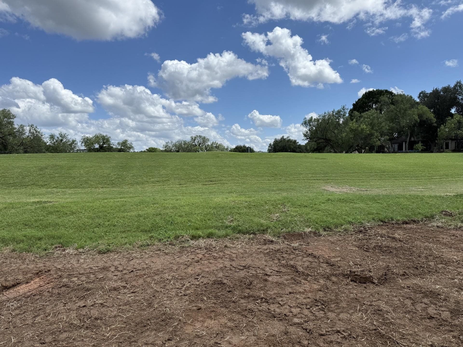 7 Fairway Lane. Meadowlakes, TX 78654