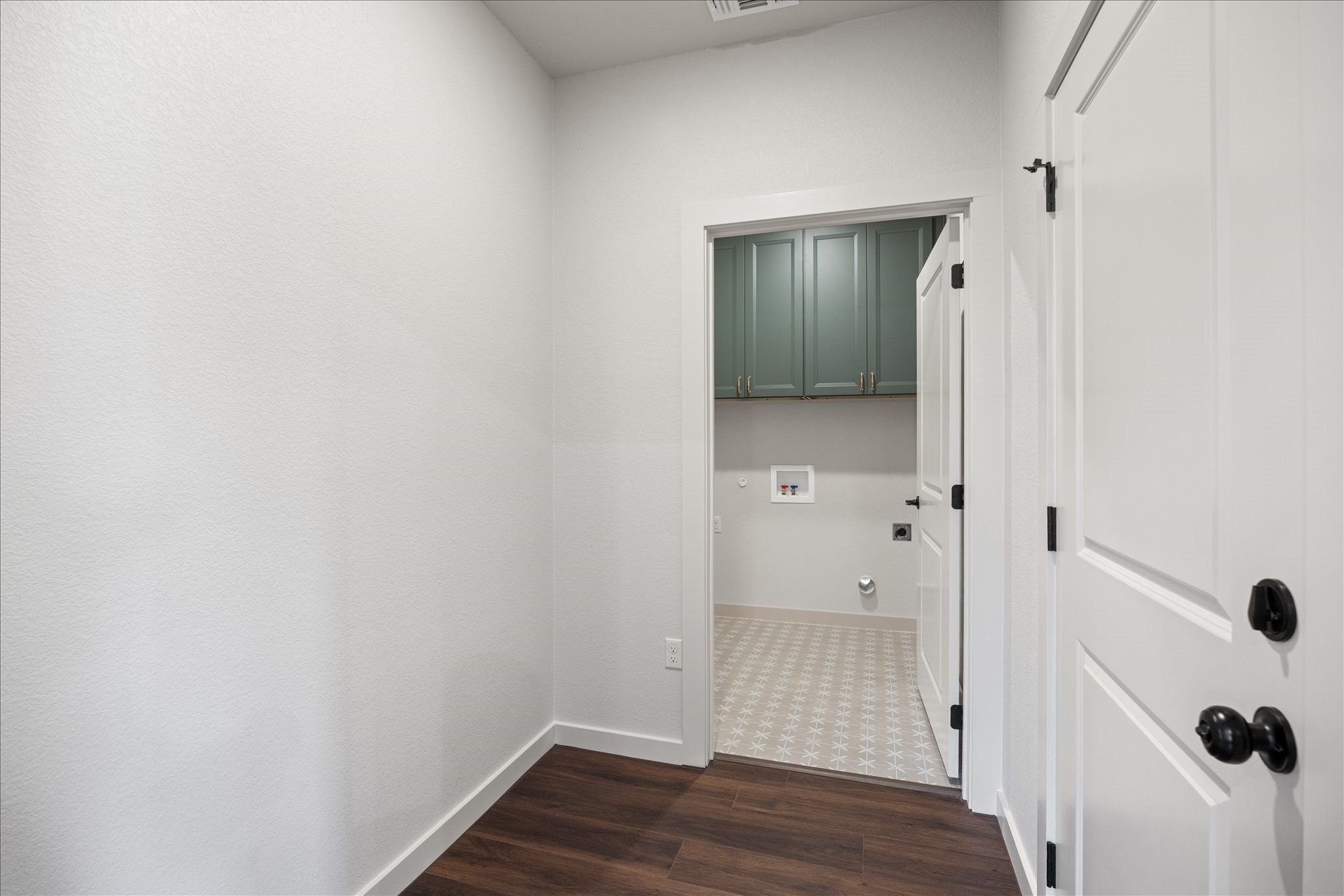 2603 Creekview Drive. Granbury, TX 76048