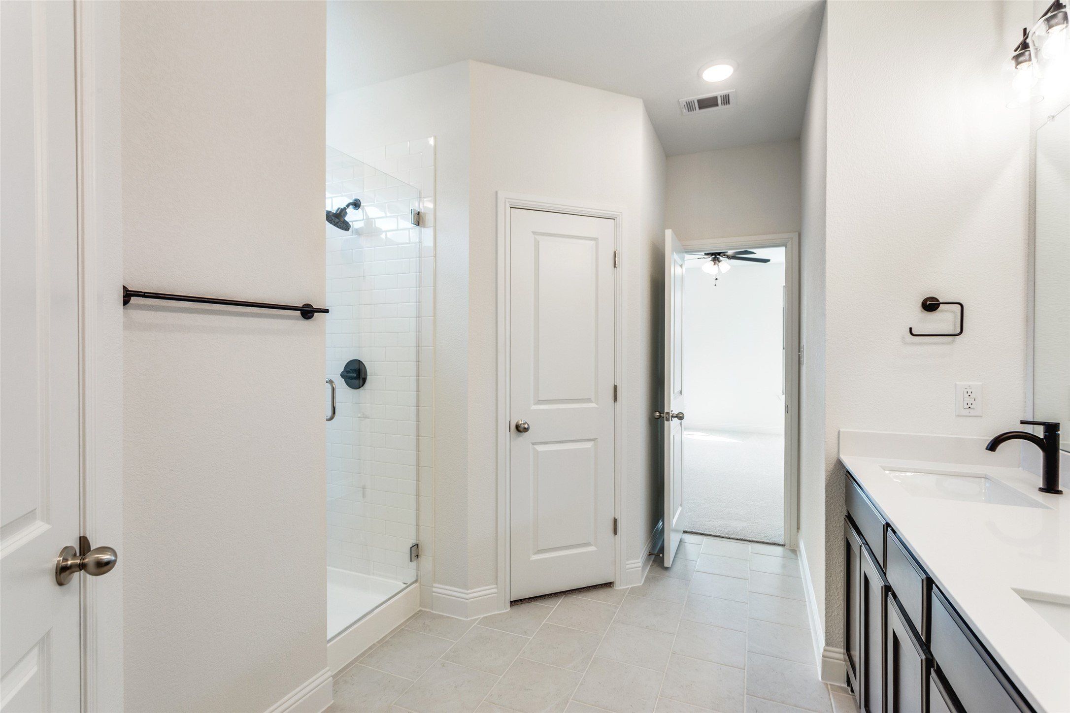 514 Hillcrest Circle. Justin, TX 76247