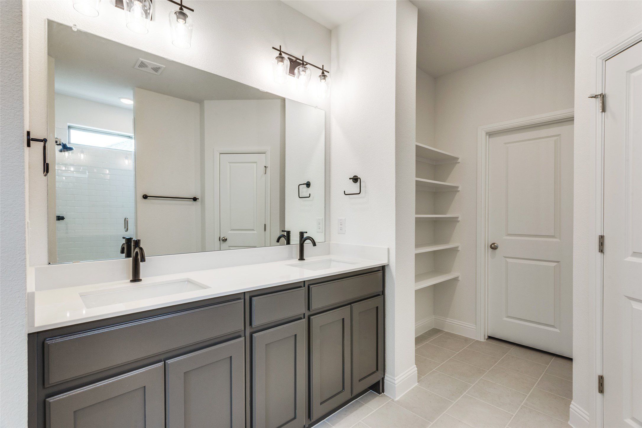 514 Hillcrest Circle. Justin, TX 76247