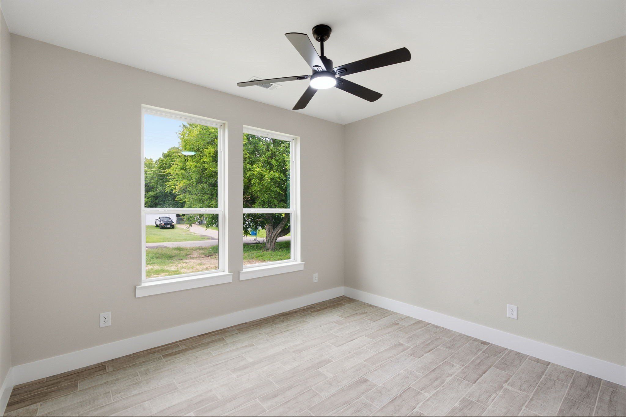 201 E Freeman Street. Ennis, TX 75119