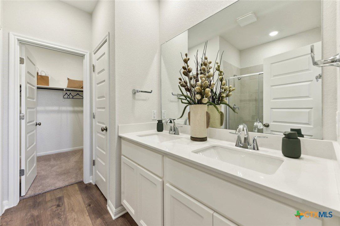 10929 Tallsalt Drive. Austin, TX 78754