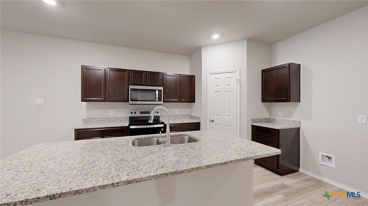 1106 Stone Valley Road. Temple, TX 76502