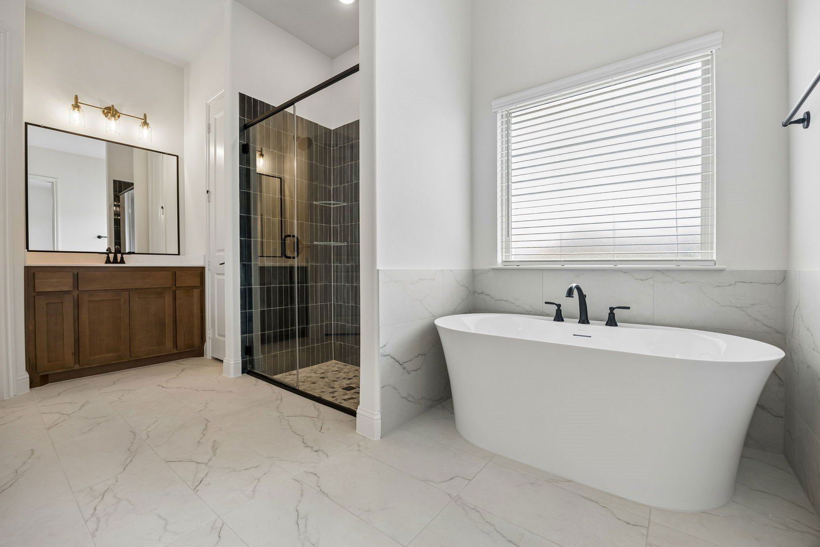 5009 Valley View Drive. Joshua, TX 76058