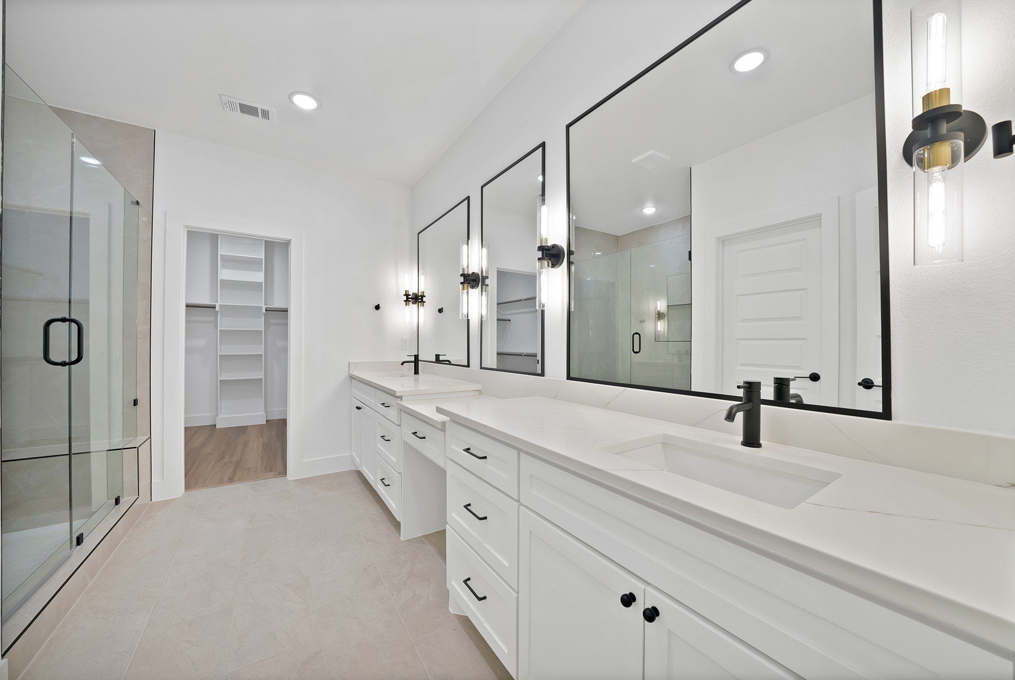 1021 E Richmond Avenue. Fort Worth, TX 76104
