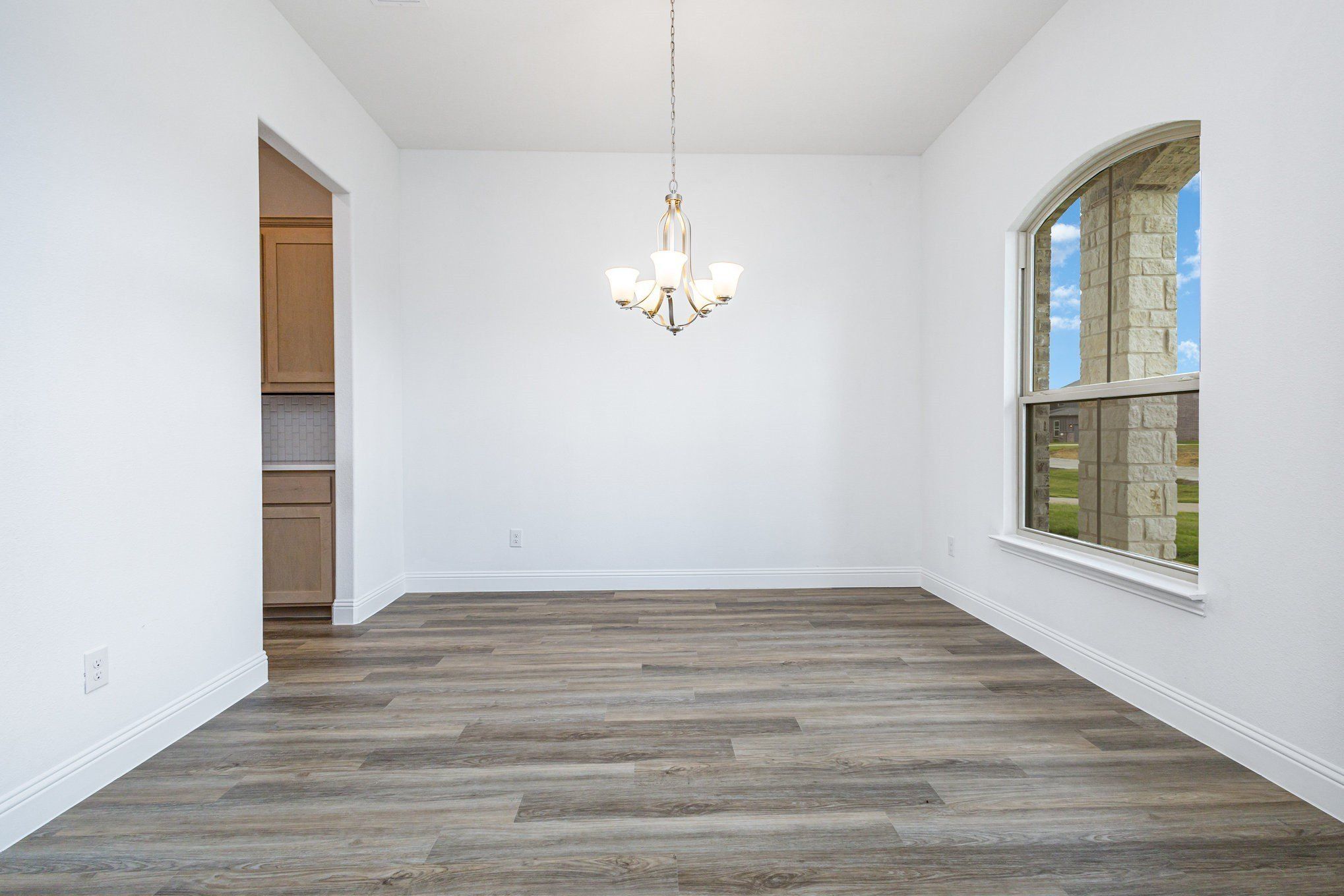 6044 Mango. Sanger, TX 76266