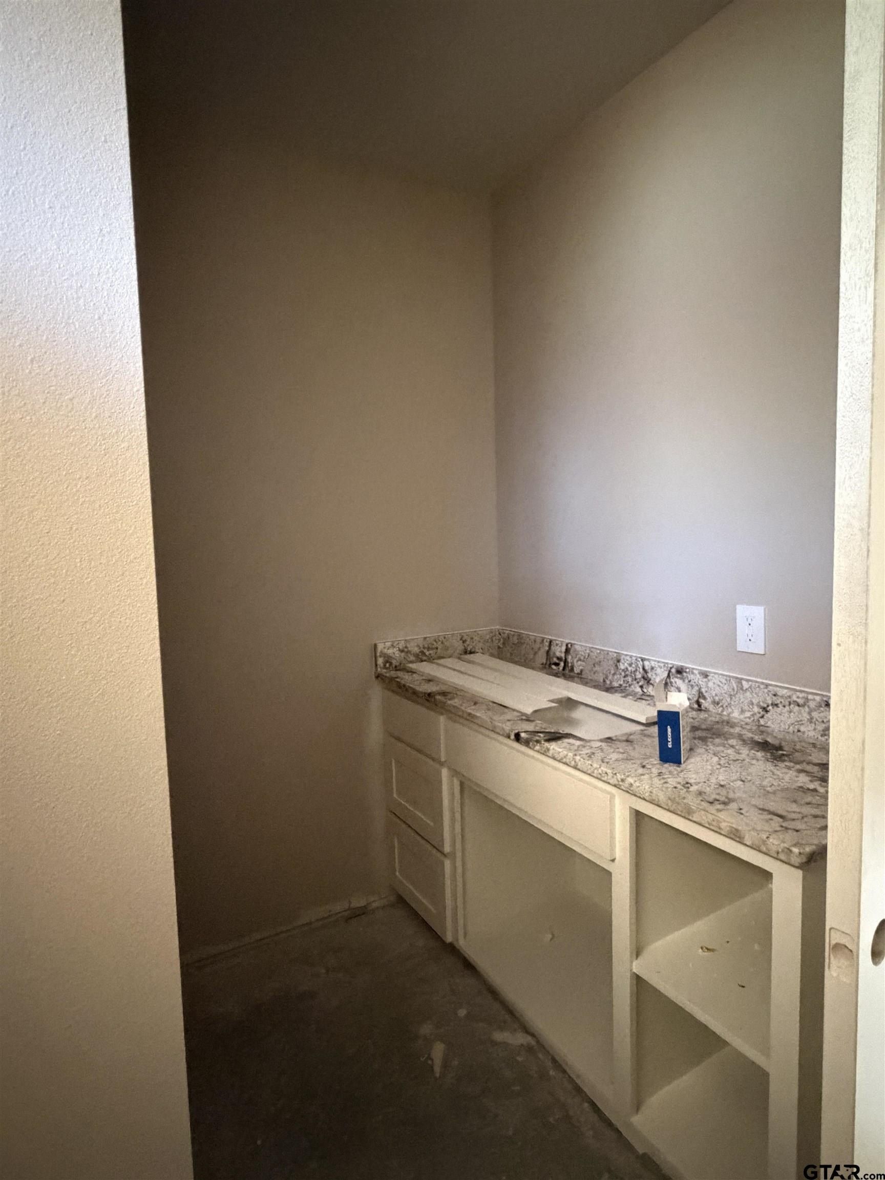229 Cr 2462. Mineola, TX 75773